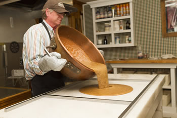 Drost Chocolates - Pouring Fudge